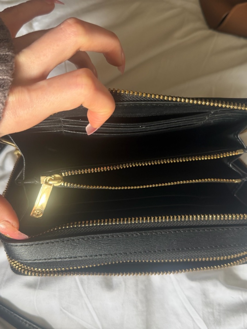 Tory Burch Black Leather Crossbody Wallet - Picture 6 of 7